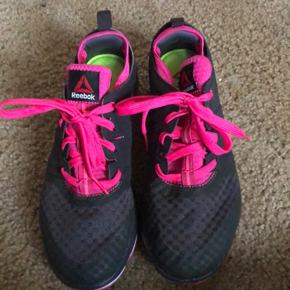 Reebok memory tech massage tennis shoes